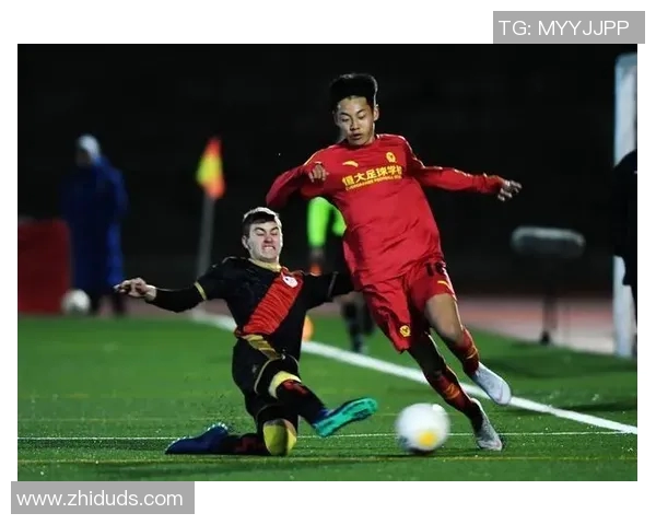 揭秘当今足坛球星身形特点与力量速度对抗中的独特优势