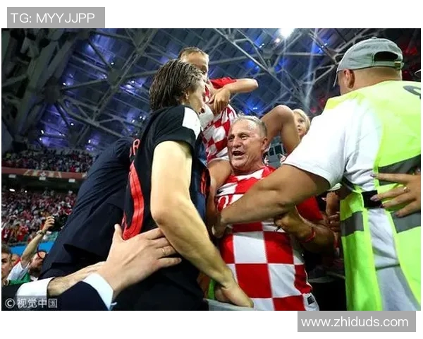 足球明星慷慨大方球场外给小费背后的温情故事与影响分析